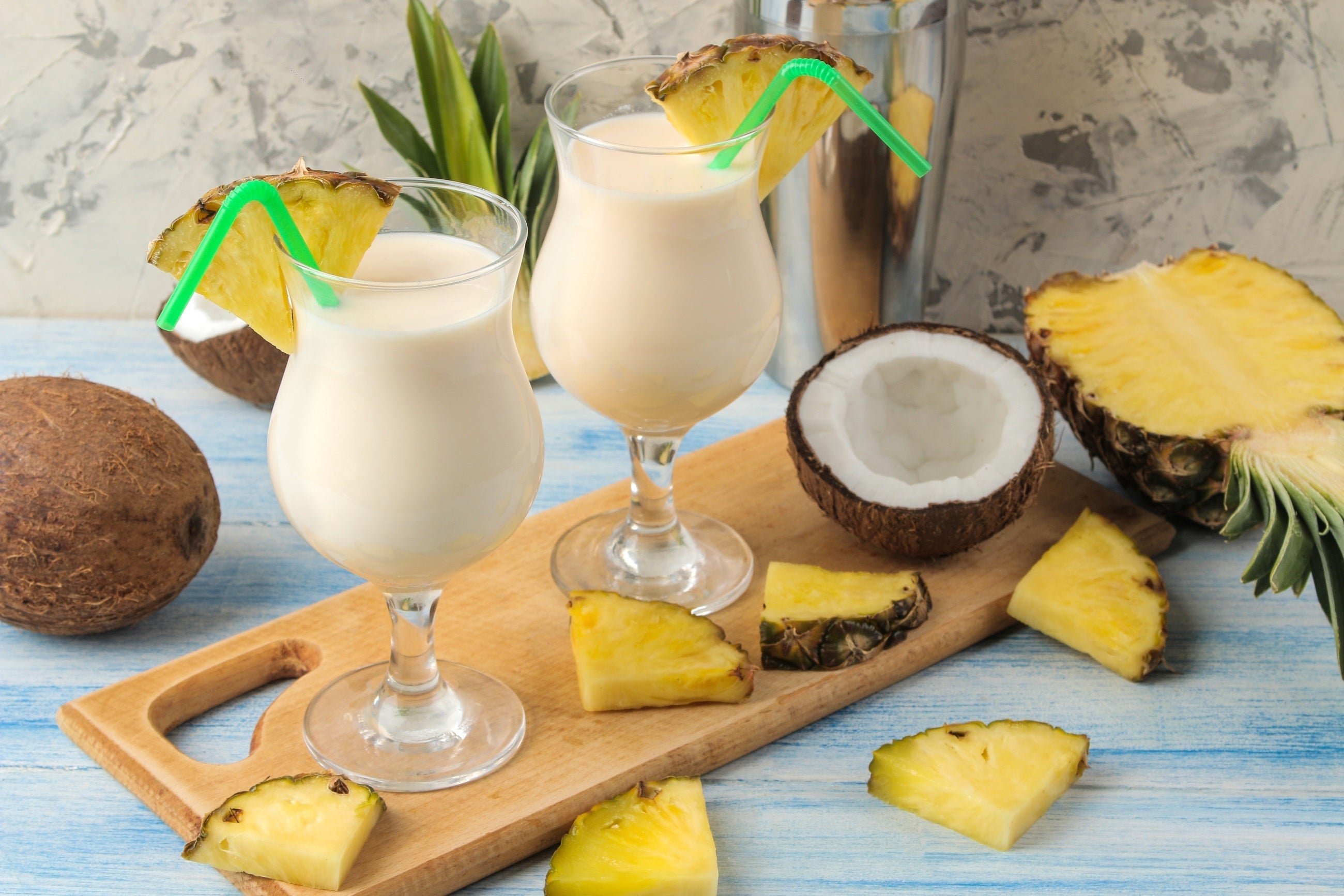 Piña Colada - From Pirate Ships & Disco Floors to the World of Cocktai ...